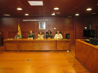 Un grupo de alumnos visita el Palacio de Justicia de Cáceres (7)